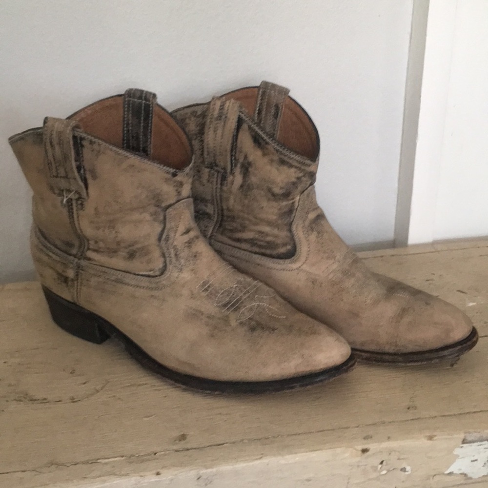 Steve Madden ultra distressed short cowboy boots